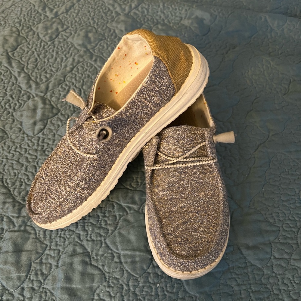 Hey dudes. Size 7.